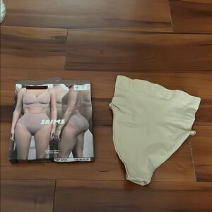 SKIMS Sculpting High Waist Briefs in Nude Sz M